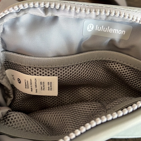 LULULEMON Everywhere Belt Bag, Silver Drop - Picture 3 of 4